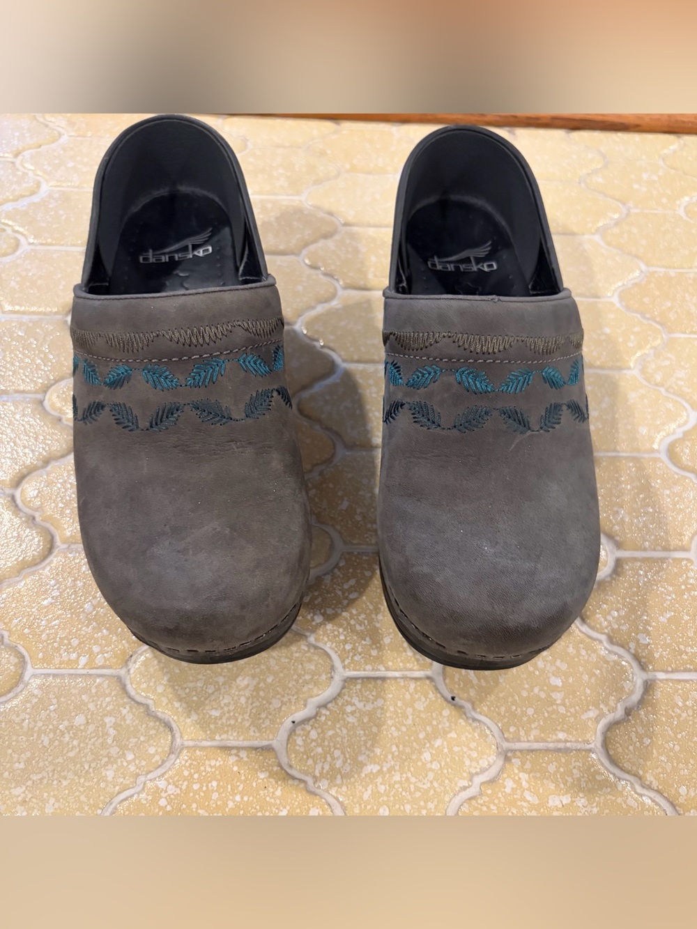 Dansko Women’s Clogs Size 36 Gray Professional Embroidered Nubuck Leather Suede